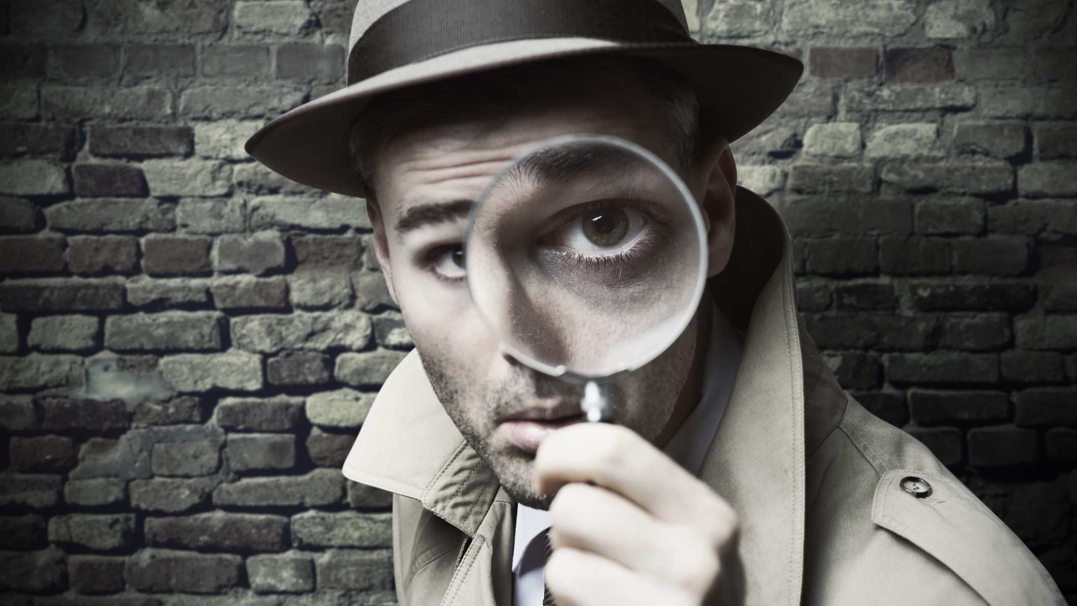 detective vintage using magnifying glass dreamstime_m_50964235 Job