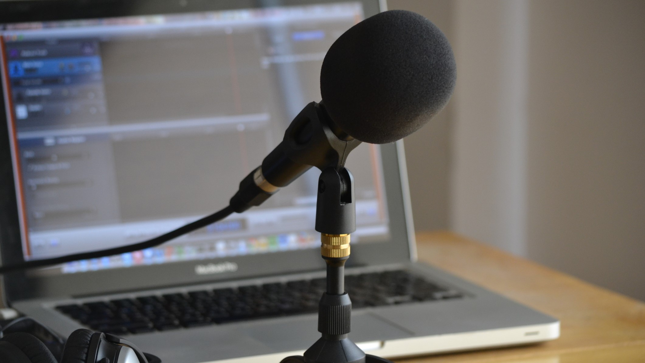 podcast studio dreamstime_m_42767398 (2) - Job Crusher