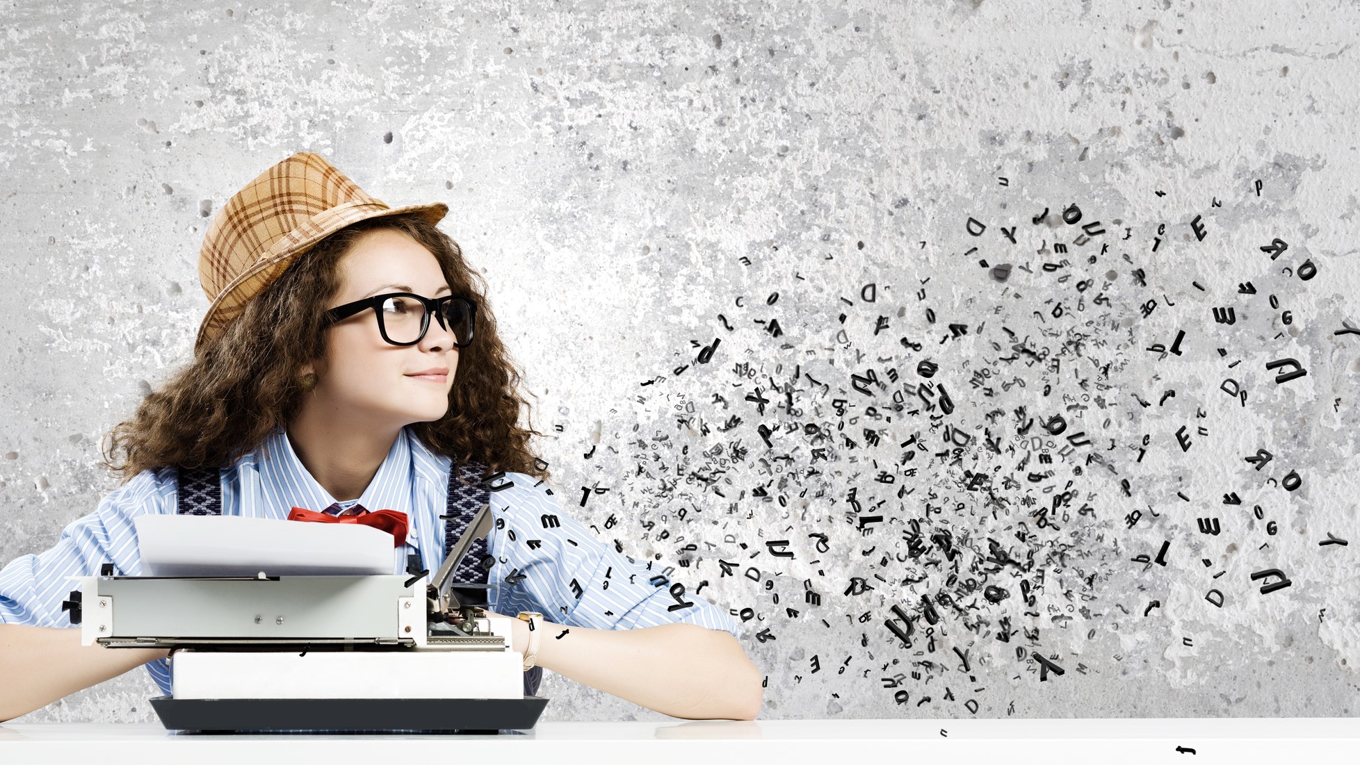 Write become. Профессия копирайтер. Молодой писатель. Ноут руки тетрадь. Write become.